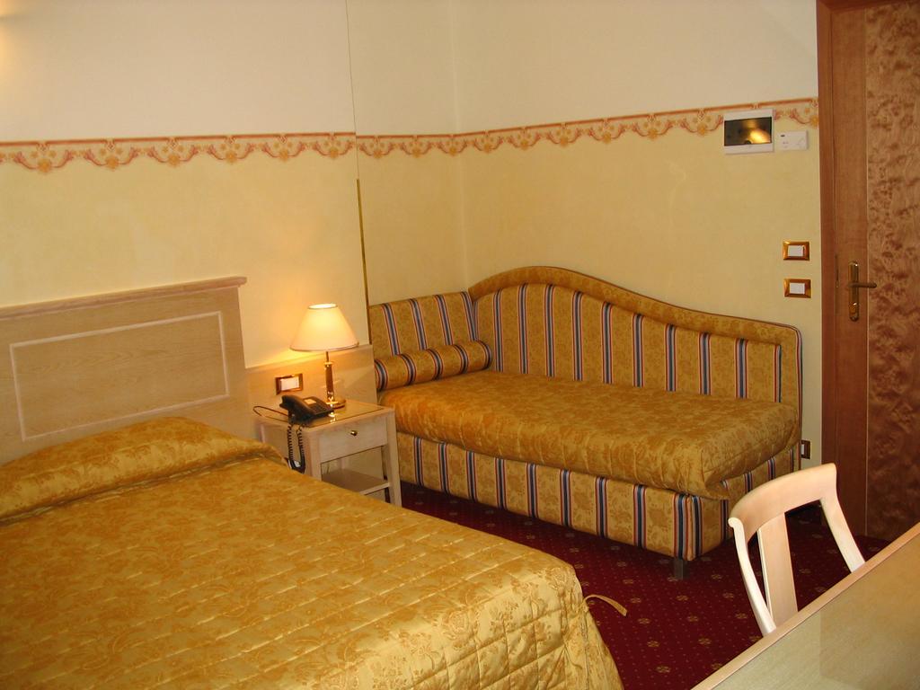 Hotel Byron Rimini Eksteriør bilde