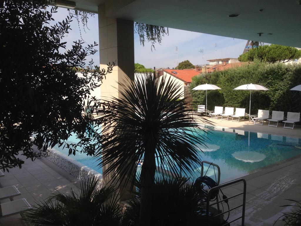 Hotel Byron Rimini Eksteriør bilde