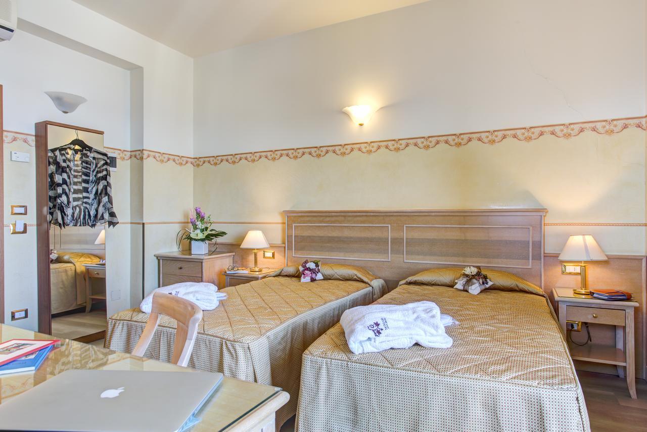 Hotel Byron Rimini Eksteriør bilde