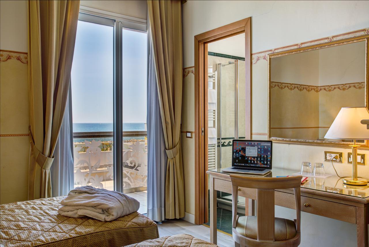 Hotel Byron Rimini Eksteriør bilde