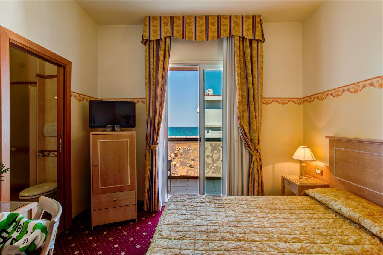 Hotel Byron Rimini Eksteriør bilde