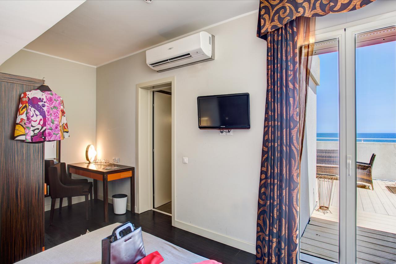 Hotel Byron Rimini Eksteriør bilde