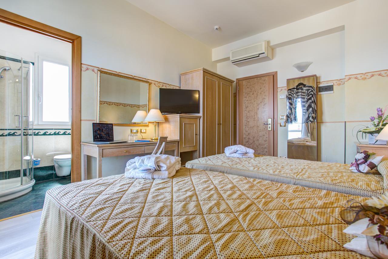 Hotel Byron Rimini Eksteriør bilde