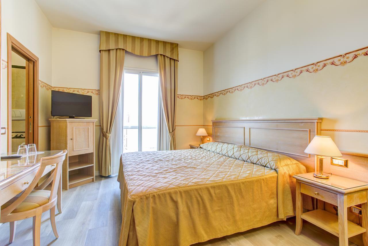 Hotel Byron Rimini Eksteriør bilde