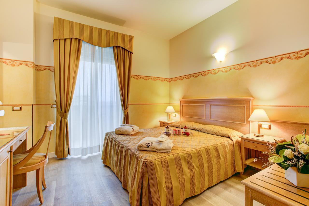 Hotel Byron Rimini Eksteriør bilde