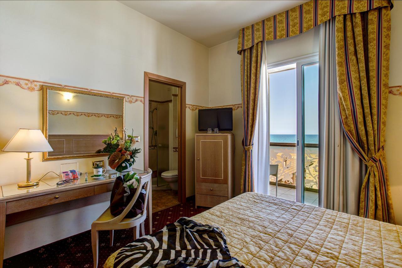 Hotel Byron Rimini Eksteriør bilde