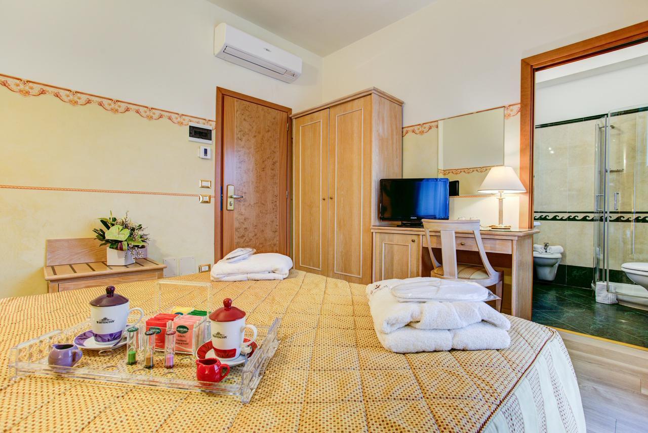 Hotel Byron Rimini Eksteriør bilde