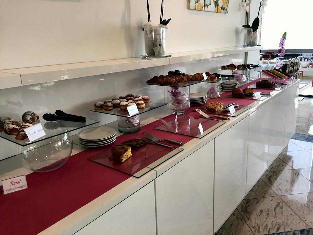 Hotel Byron Rimini Eksteriør bilde